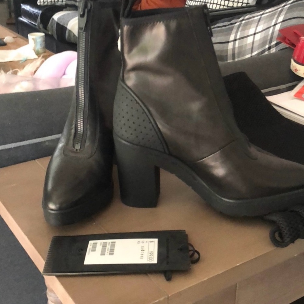 Women’s Black Zip-Front Block Heel Ankle Boots